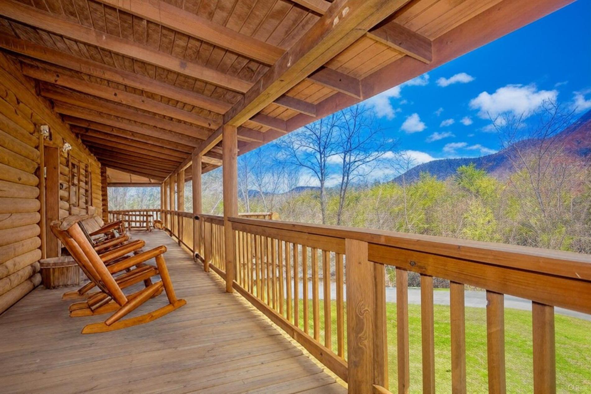 Smoky Bear Lodge With Guest House, Hot Tub, 1089 Free Tickets Each Paid Day, Dollywood And More Sevierville Exterior photo