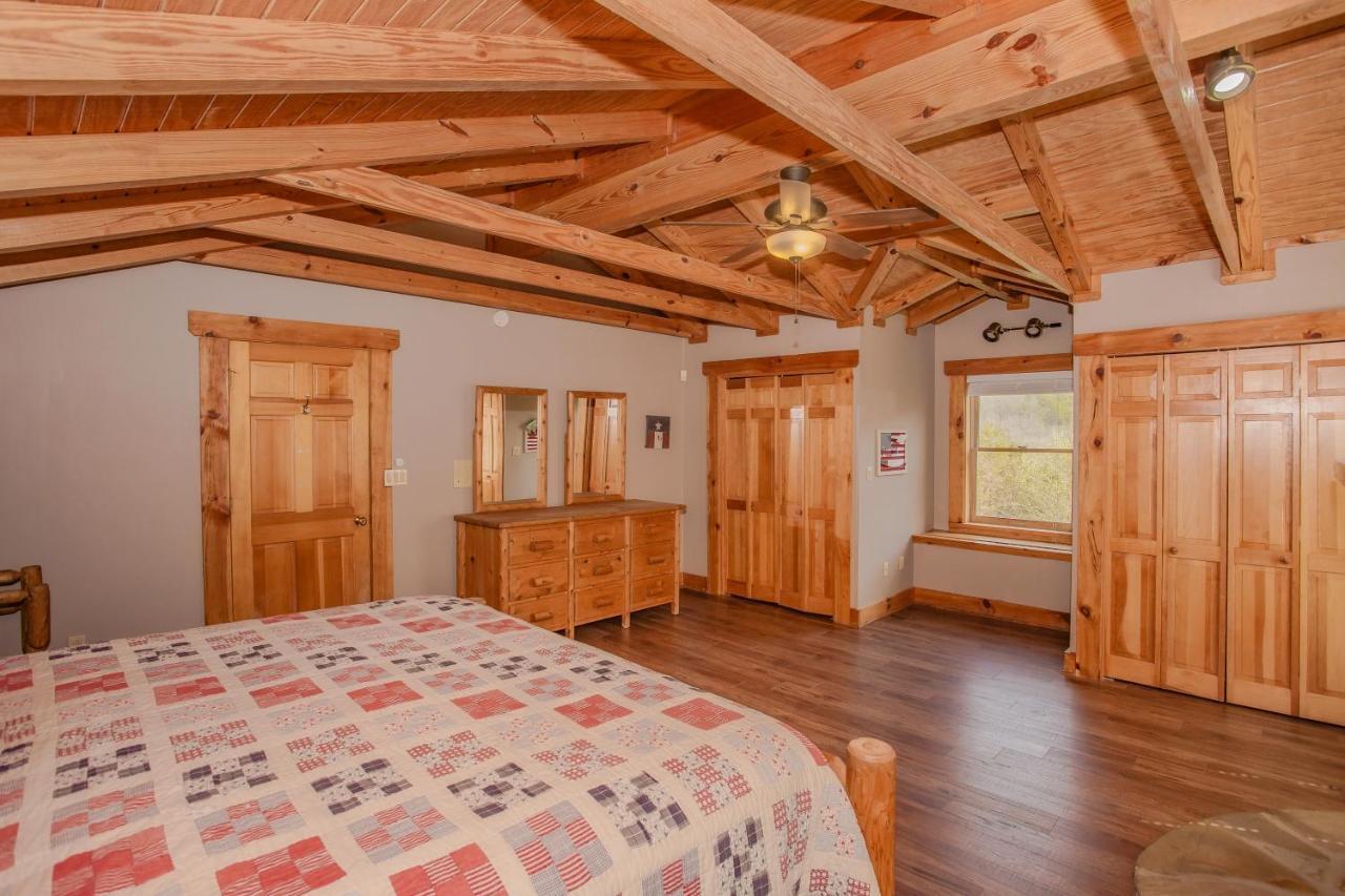 Smoky Bear Lodge With Guest House, Hot Tub, 1089 Free Tickets Each Paid Day, Dollywood And More Sevierville Exterior photo