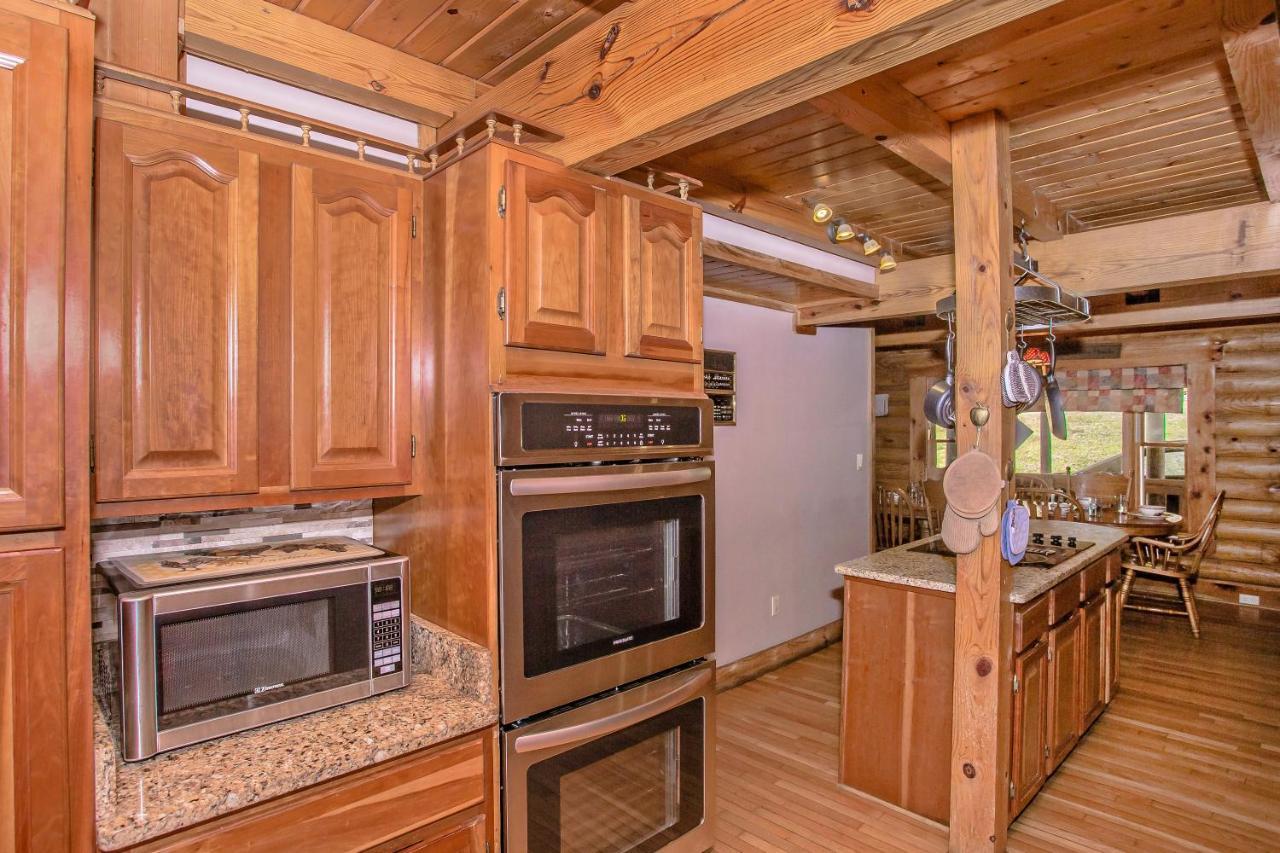 Smoky Bear Lodge With Guest House, Hot Tub, 1089 Free Tickets Each Paid Day, Dollywood And More Sevierville Exterior photo