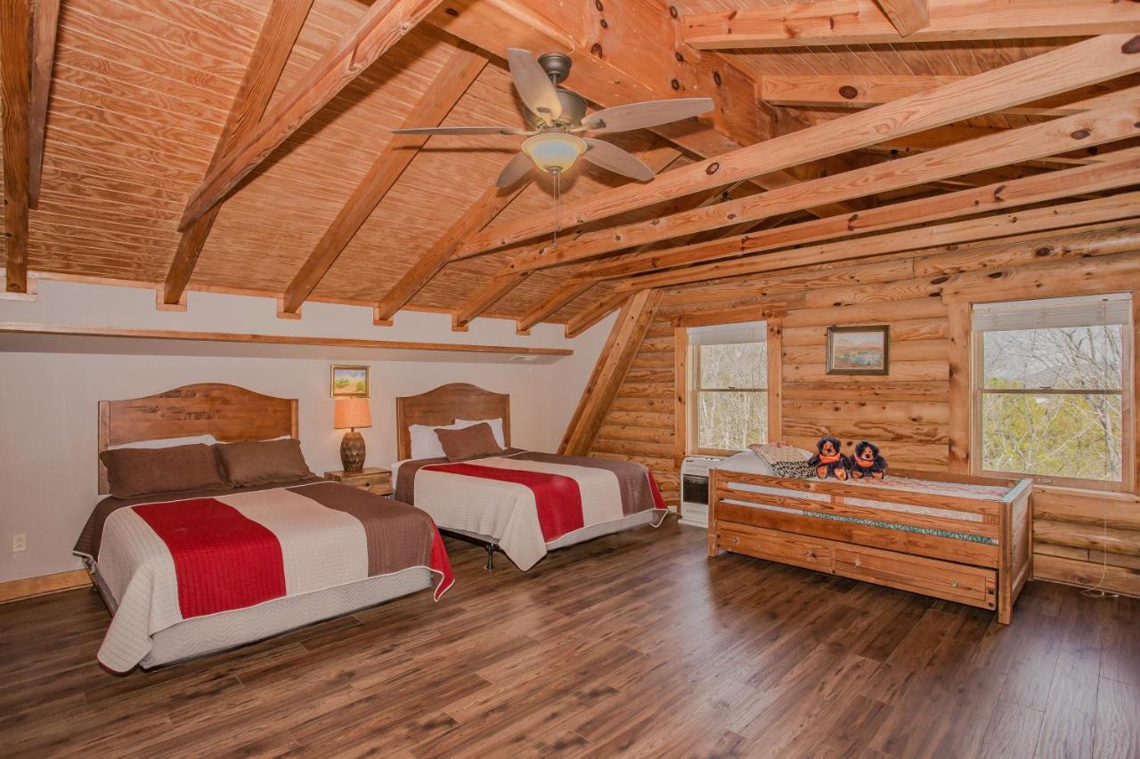 Smoky Bear Lodge With Guest House, Hot Tub, 1089 Free Tickets Each Paid Day, Dollywood And More Sevierville Exterior photo